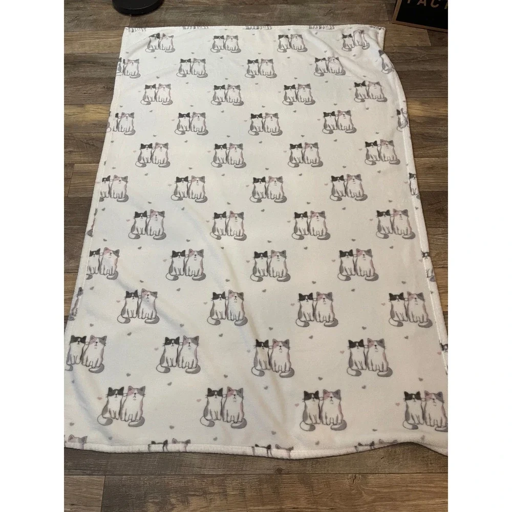White Cat Heart Pattern Fleece Throw Blanket Grey‎ Pink Feline Decor 48x70